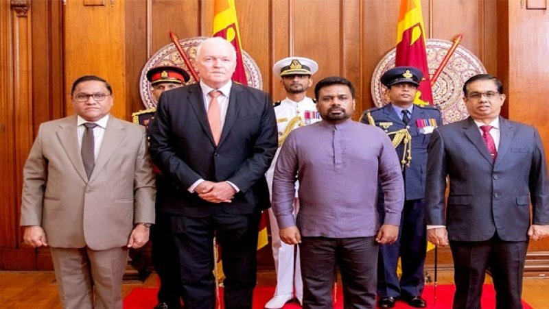 Netherlands Ambassador presents credentials to President