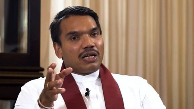 Namal condemns summoning of Aruna Editor to CID