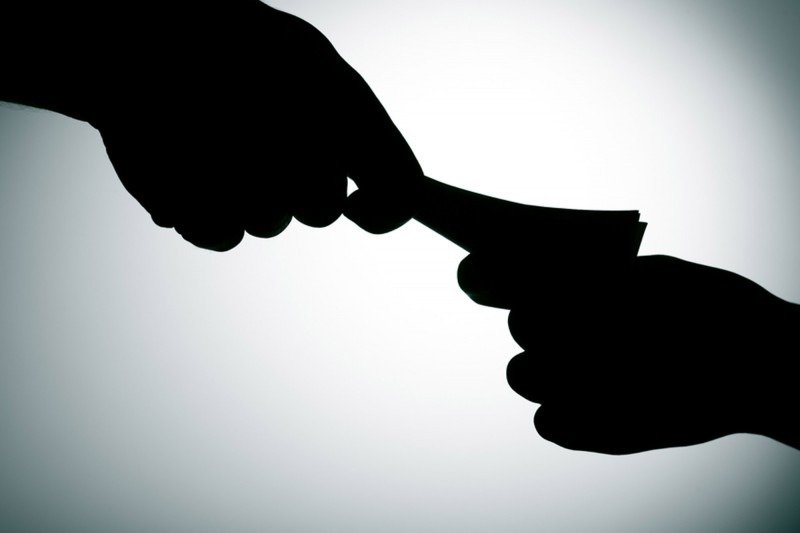 High Court official arrested for soliciting Rs. 3,500 bribe