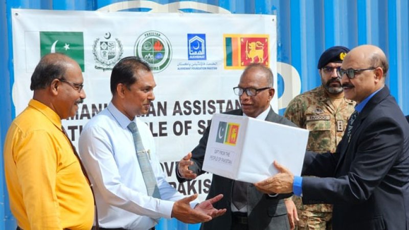 Humanitarian aid from Pakistan arrives in Sri Lanka