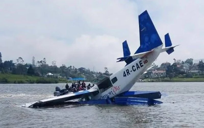 Master divers engaged to tetrieve Cessna 208