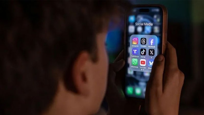 Meta blocks 550,000 accounts under Australia's social media 