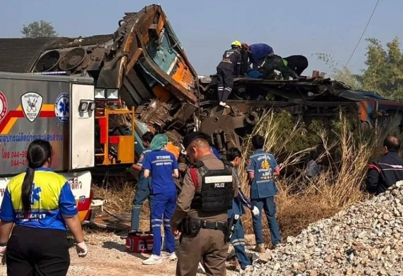 22 people killed when crane falls on train in Thailand