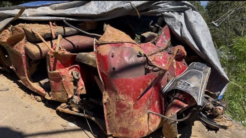 Landslide victims seek help to recover buried vehicle