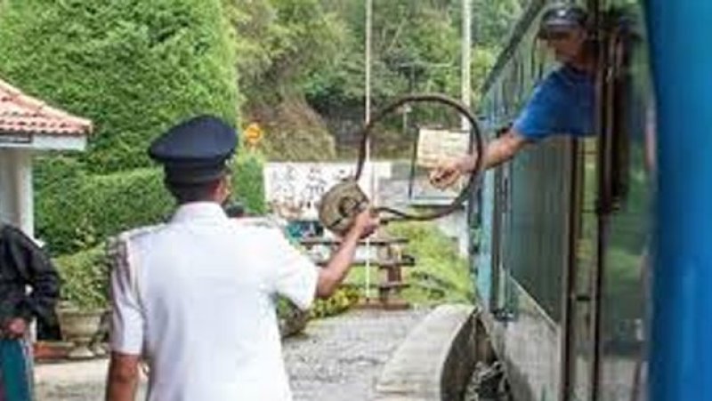 Railway passengers face daily inconvenience