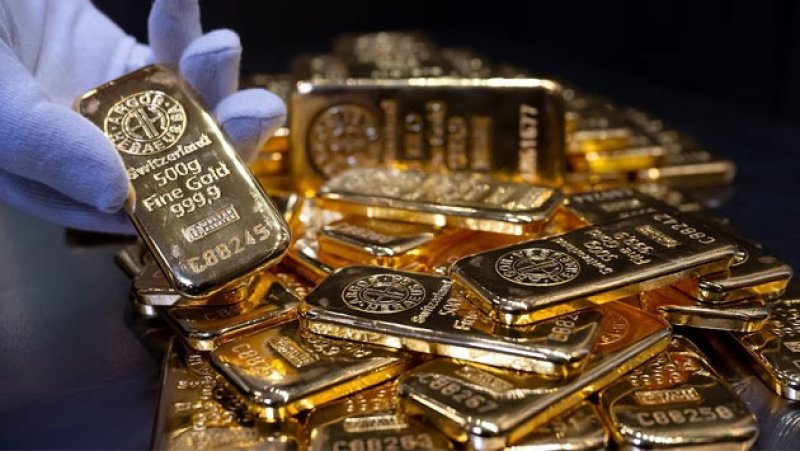 Gold prices hit record high in world market