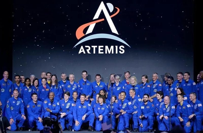Humans head back toward Moon for first time in 50 years
