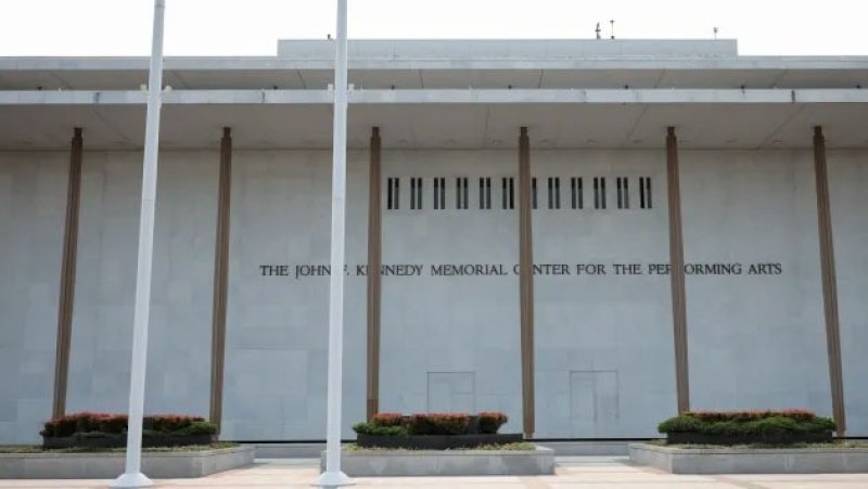 Kennedy Center to close for two years for renovations