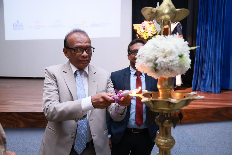 Minister urges efficient public service at aviation