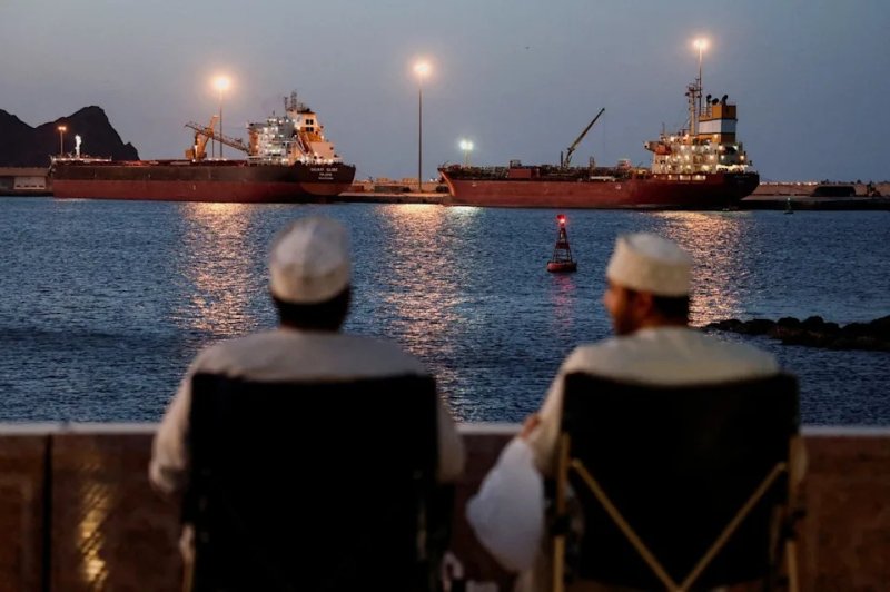 Oil prices fall after Trump warns Iran over Strait of Hormuz