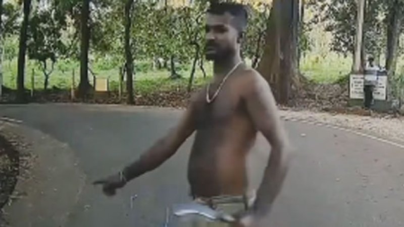 Machete-wielding drunk suspect arrested for blocking road