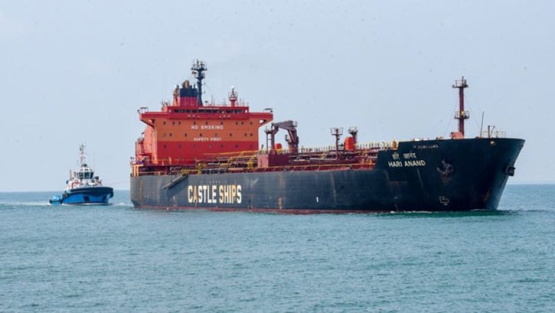 Indian fuel ship arrives at Colombo Port