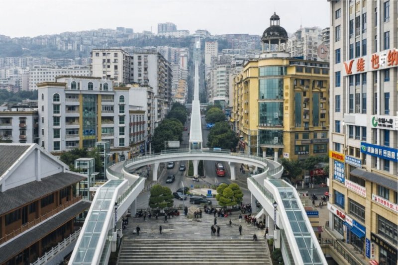 World's longest outdoor escalator put into use in China