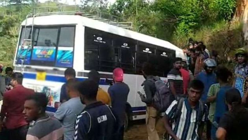 34 schoolchildren injured in bus accident in Bogawantalawa
