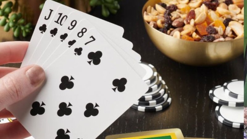 Bulathsinhala police probe sword attack over gambling disput