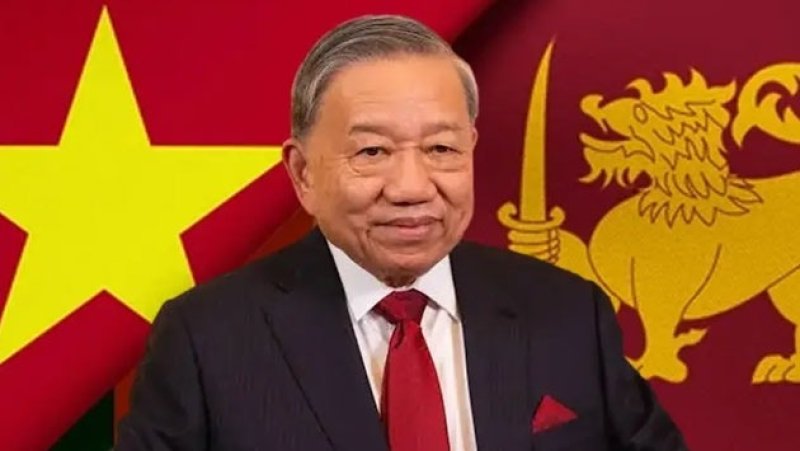Vietnamese President arrives at Parliament