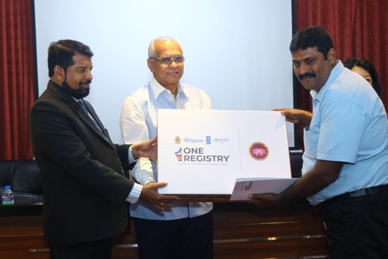 100 registrar officials receive computer systems 