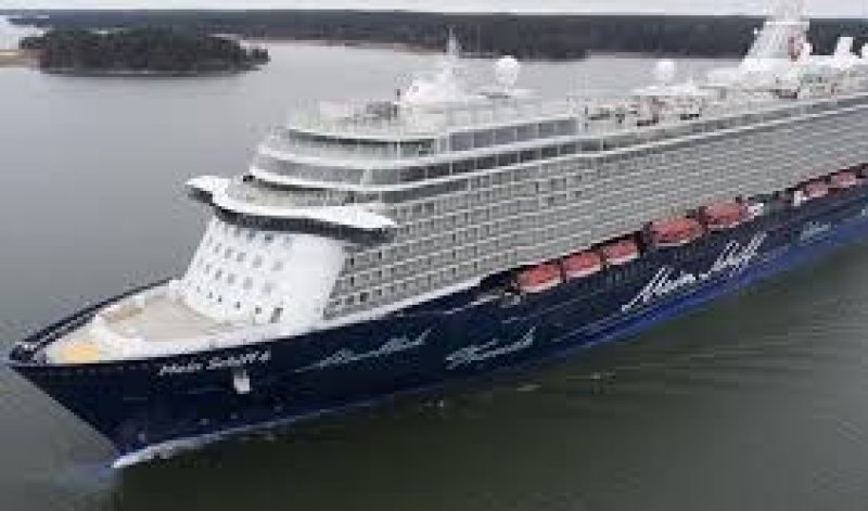 Luxury cruise liner makes maiden visit to Colombo