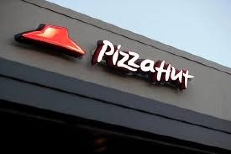 Yum strikes two deals to sell Pizza Hut for $2.7 billion 