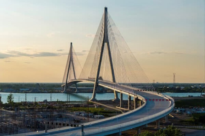 US-Canada bridge opens in Detroit