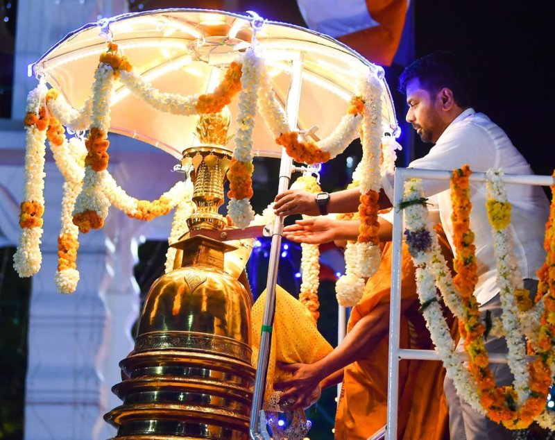Prez attends the Esala Perahera of the Kataragama devalaya