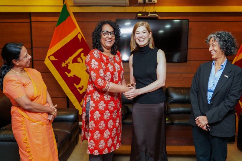 PM  meets Rosamund Pike to discuss SL&rsquo;s demining efforts
