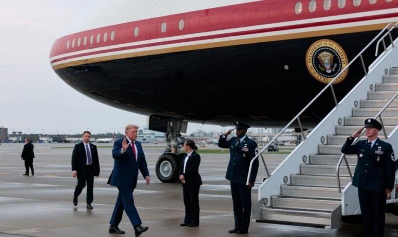Why did Donald Trump change his plane?
