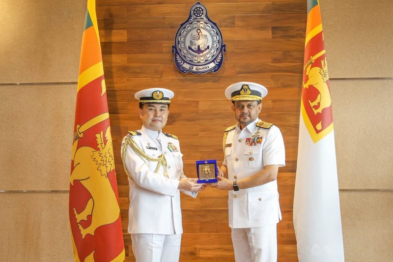 Japanese defence attach&eacute; calls on Navy Commander