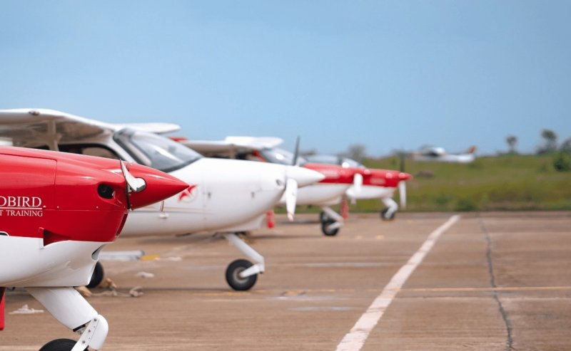 Light aircraft crashes during landing at Ratmalana