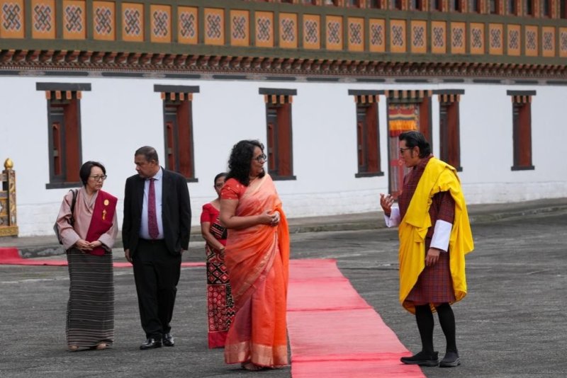 PM Harini meets Bhutanese King