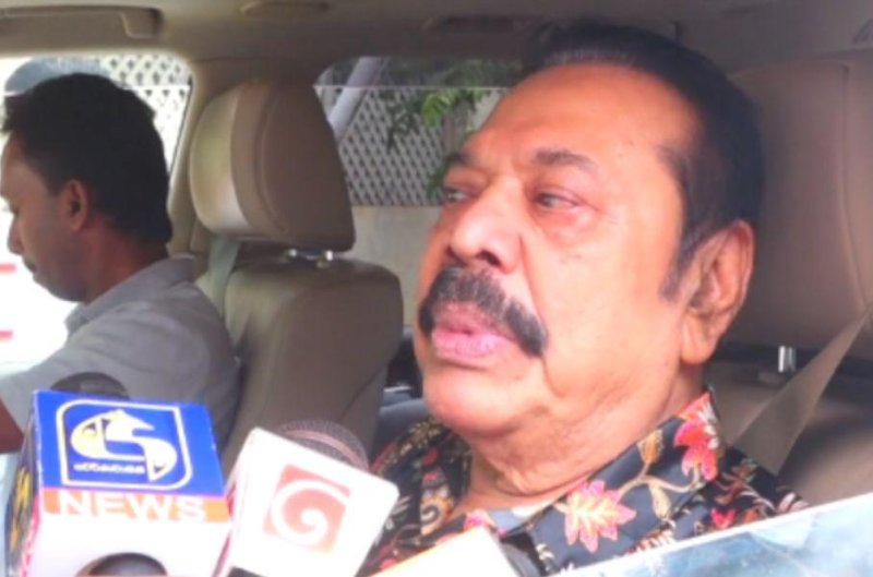 Mahinda Rajapaksa visits remanded Namal Rajapaksa in prison