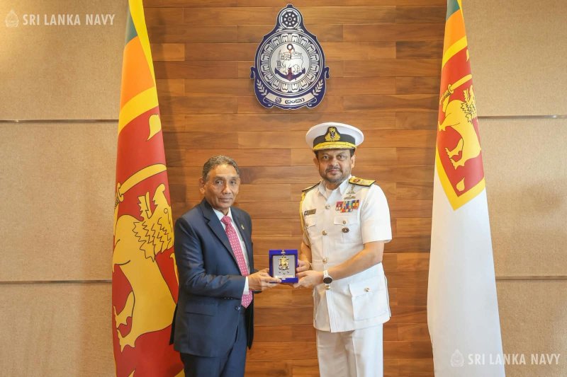 Maldivian High Commissioner meets Navy Commander