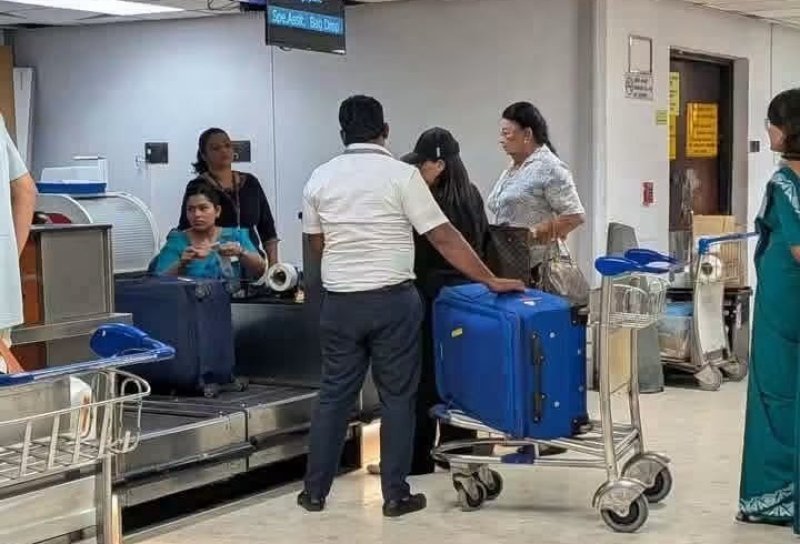 Was Shiranthi given the FCID notice at the airport?