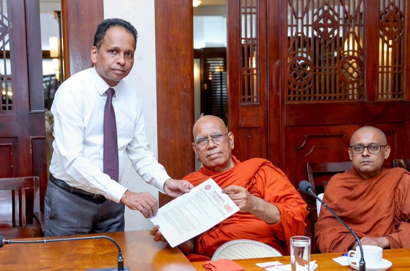 Mahanayaka Theros Submit Memorandum to President Seeking to Secure Release of Sivarasa