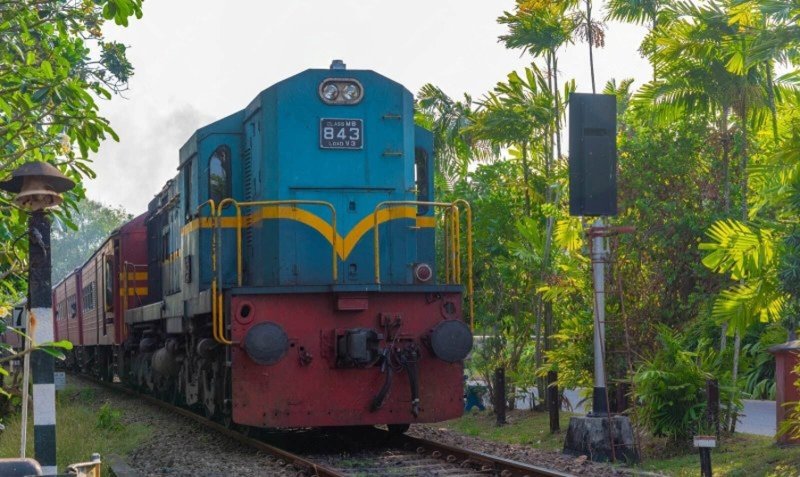 Train services between Rambukkana and Peradeniya  resumes