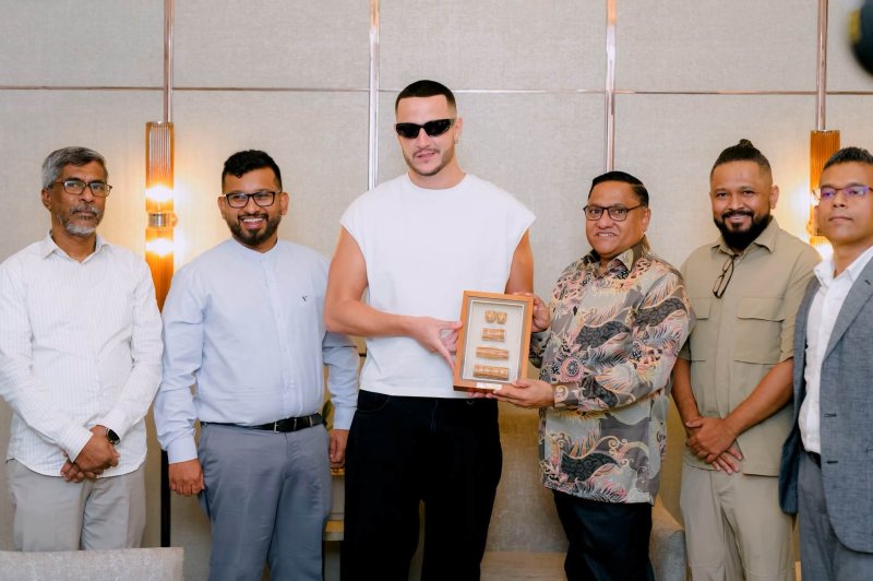 Minister Vijitha Herath meets DJ Snake in Colombo