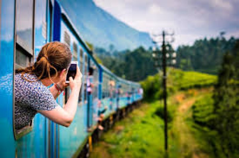 Iranian Tourist Injured While Taking Selfie on Train