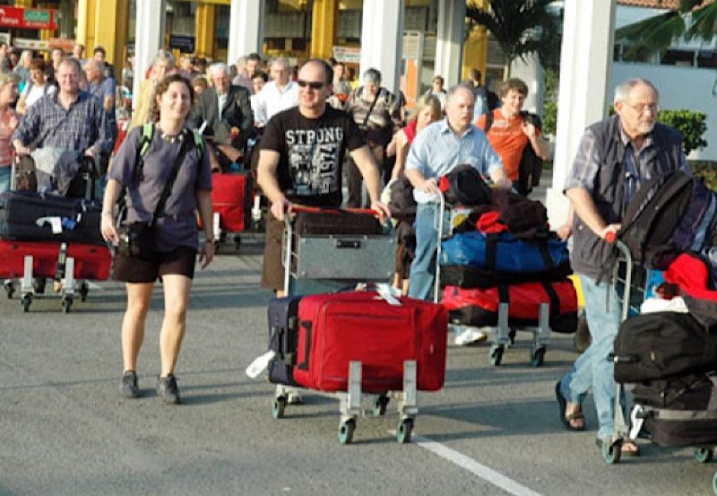 Sri Lanka welcomes over 200,000 tourists in December