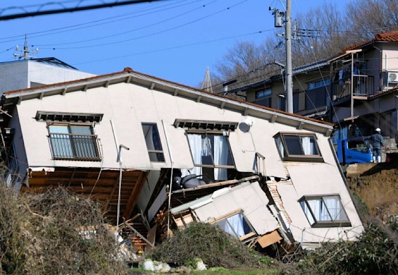 Tsunami warnings lifted in Japan as death toll rises to 30