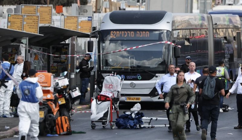 Six killed by Palestinian gunmen at Jerusalem bus stop