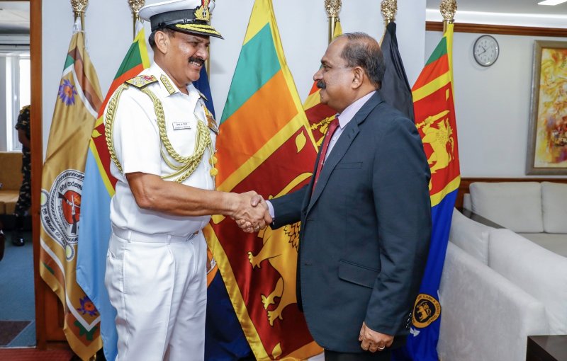 Indian Navy Chief meets Sri Lankan Defence leaders