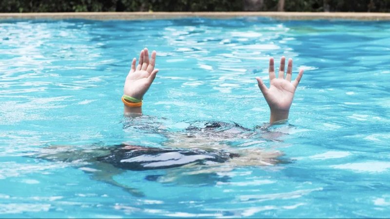 Schoolboy drowns in school swimming pool