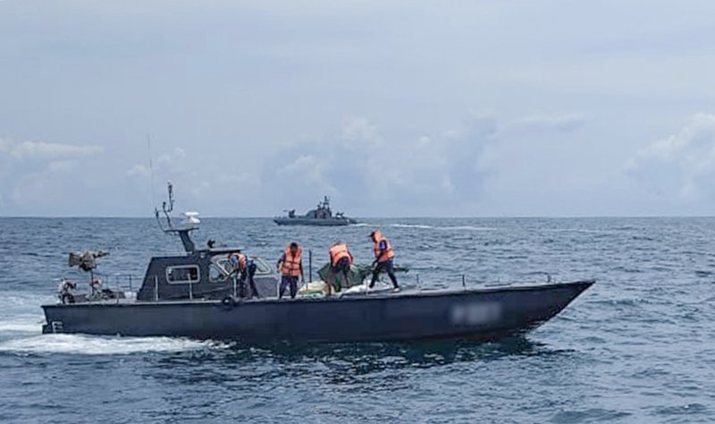 Navy recovers 839kg of drugs floating in Southern seas