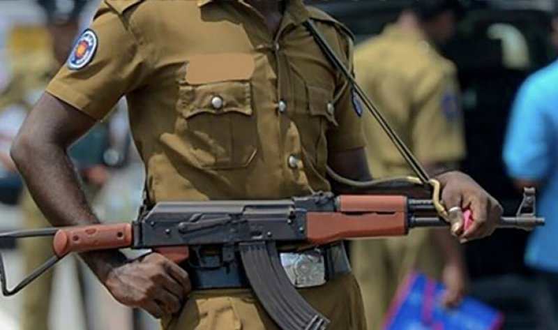 Police open fire on van ignoring orders in Ratmalana