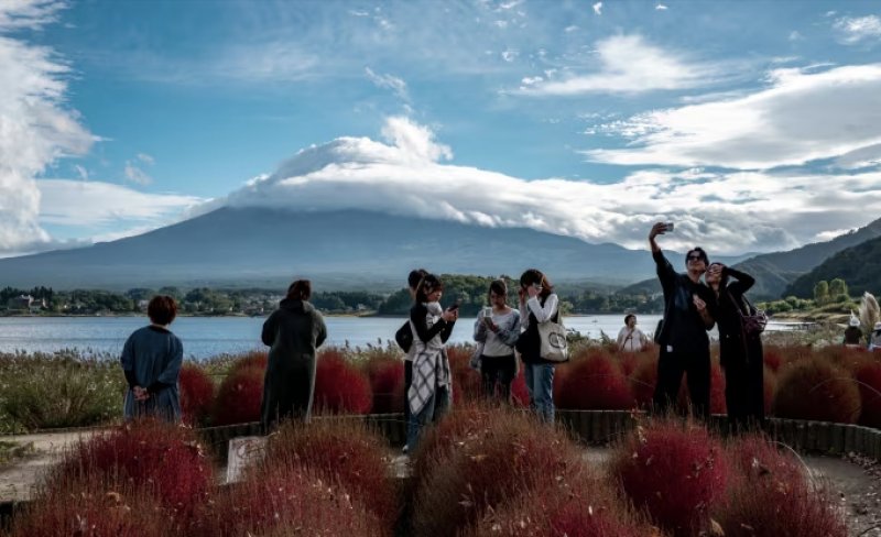 China warns citizens not to visit Japan 