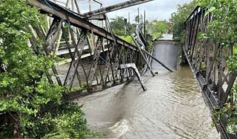Old Bentara Bridge collapses