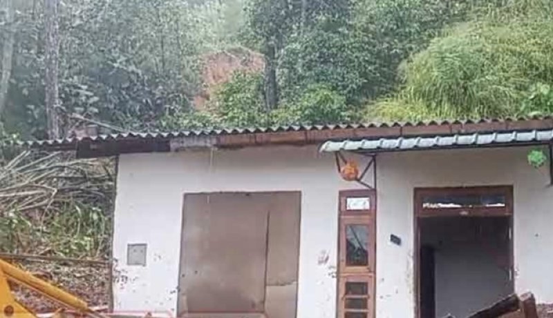 Landslide in Nawalapitiya claims 03 lives from same family