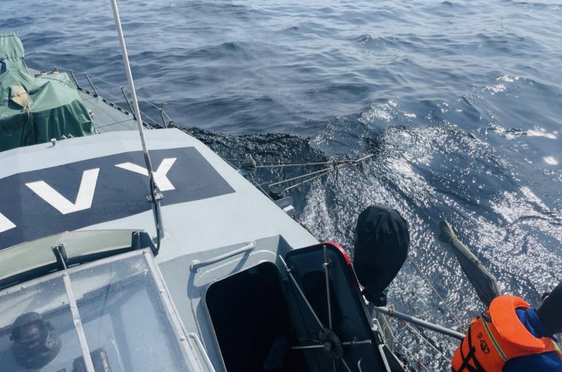 Navy, Coast Guard control fuel spill near Colombo port