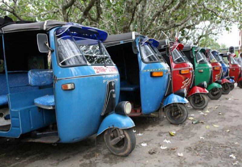 Sri Lanka&rsquo;s tuk tuk drivers to be issued QR code