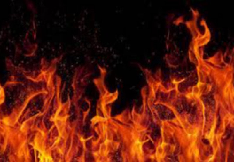 Fire ravages private warehouse in Piliyandala